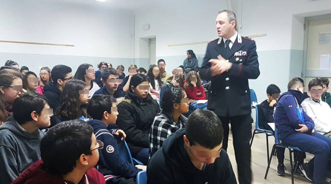 La lezione dei carabinieri 