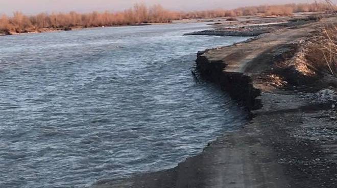 Trebbia in "piena" si mangia le rive a Gragnano Trebbiense