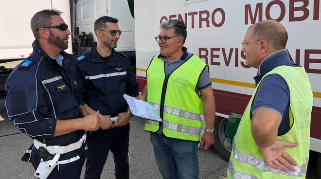 I controlli della polizia municipale ai mezzi pesanti 