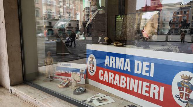 le vetrine dedicate all'Arma dei carabinieri