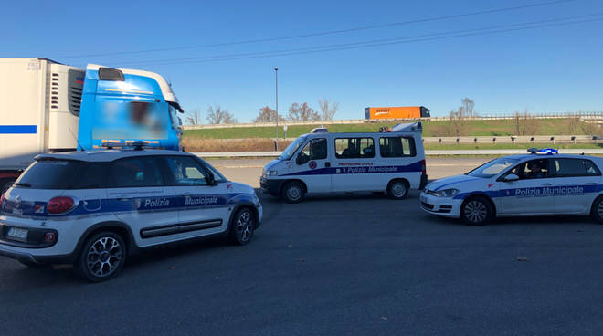 I controlli della polizia municipale agli autotrasportatori