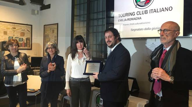 consegna premio touring club al circuito dei castelli del ducato di parma e piacenza