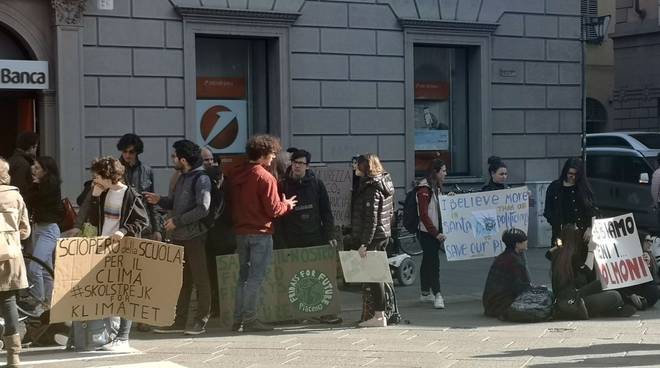 studenti in piazza fridayforfuture