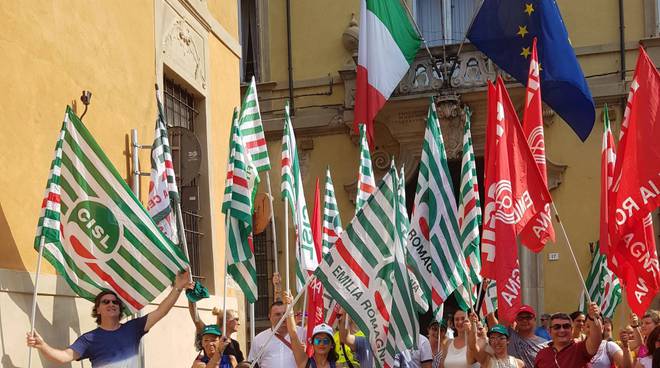 Presidio unitario sindacati Trasporti in Prefettura a Piacenza