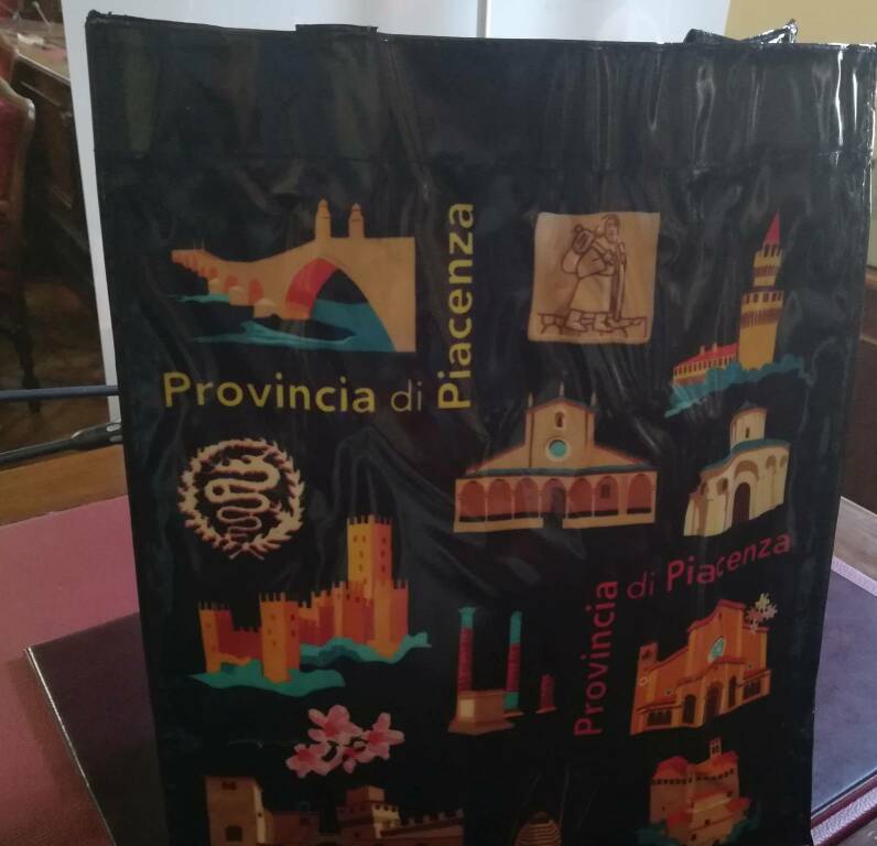 presentazione bag i love piacenza