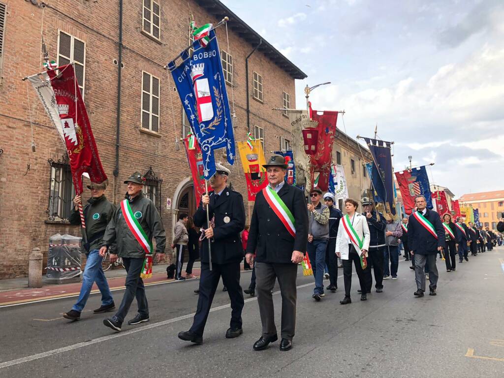 La grande sfilata del raduno degli alpini