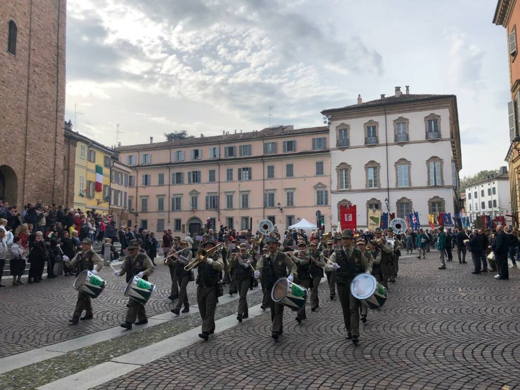 La grande sfilata del raduno degli alpini