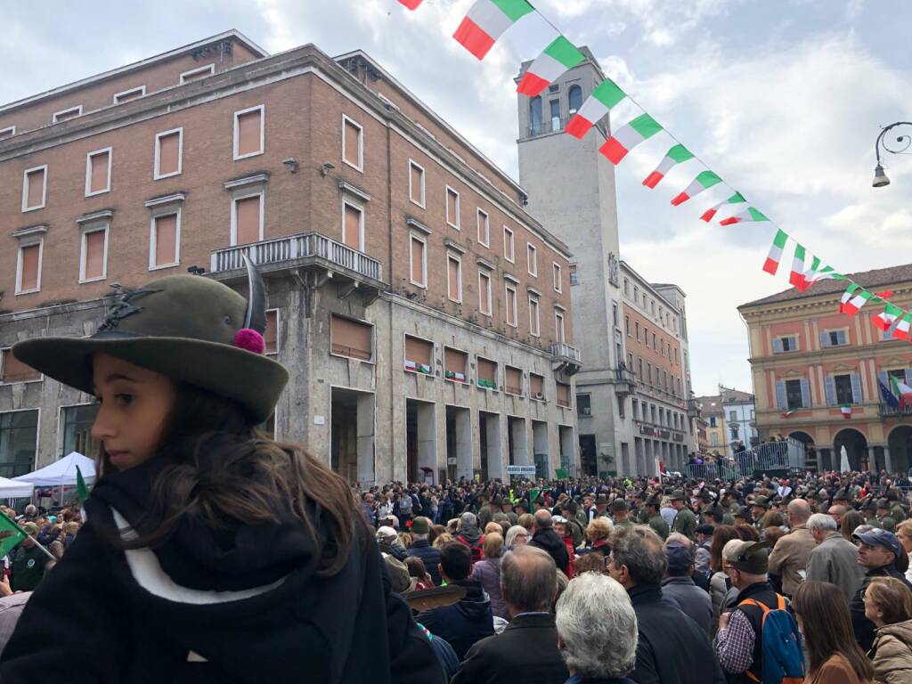 La grande sfilata del raduno degli alpini