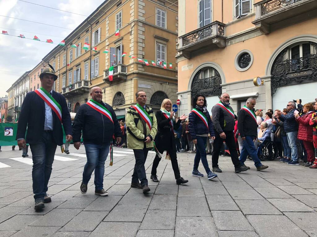 La grande sfilata del raduno degli alpini