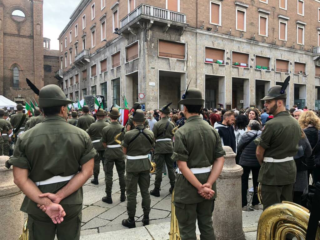 La grande sfilata del raduno degli alpini