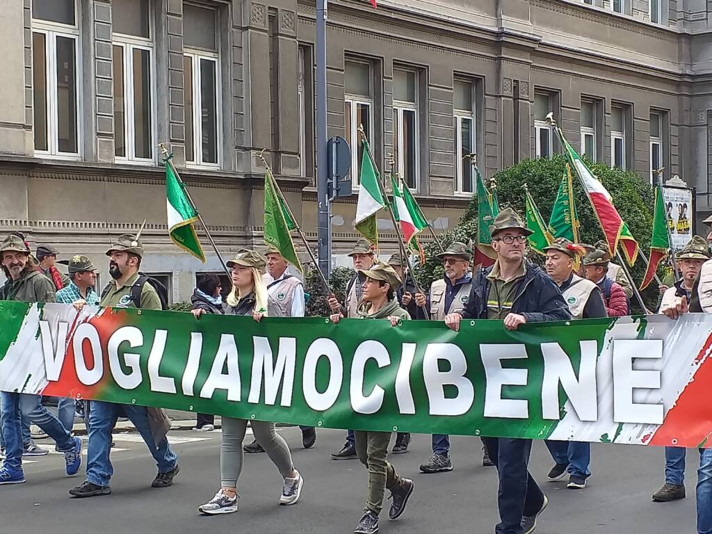 La grande sfilata del raduno degli alpini