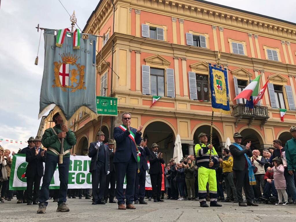 La grande sfilata del raduno degli alpini