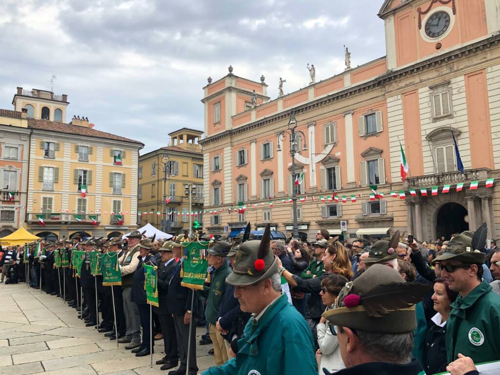 La grande sfilata del raduno degli alpini