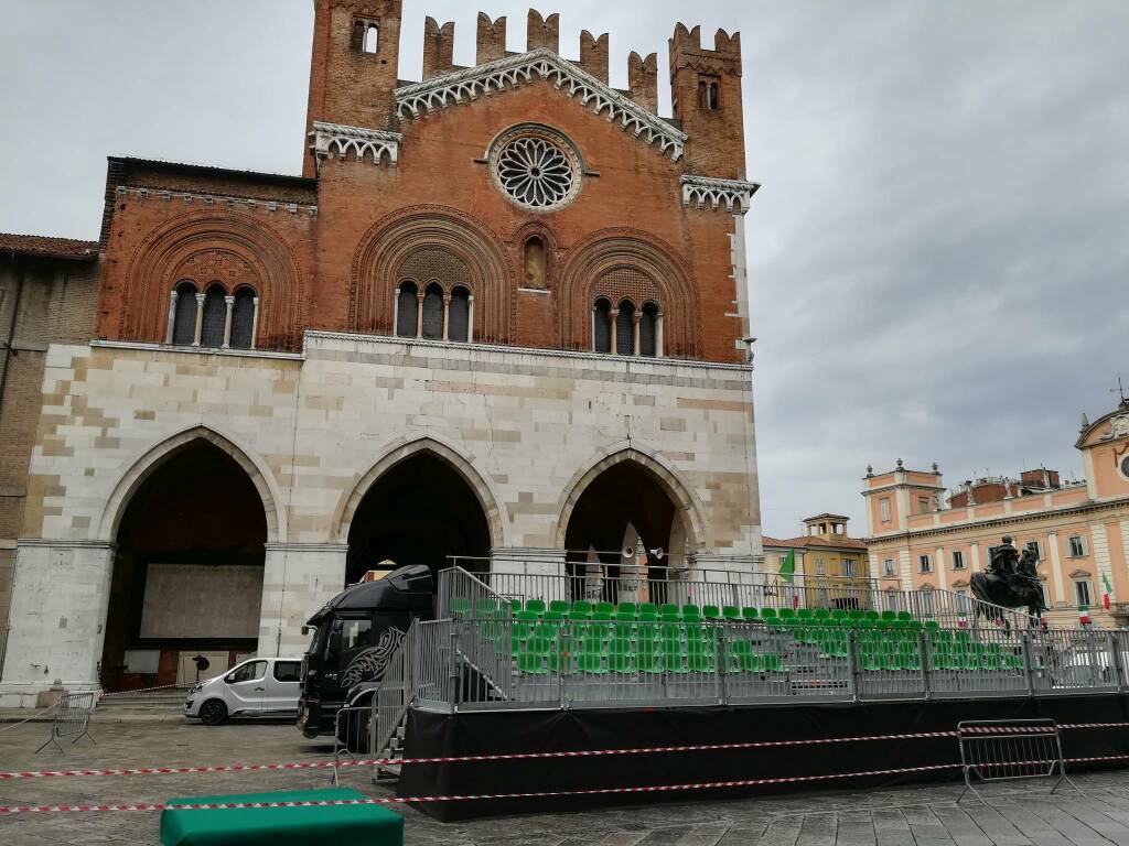 Preparativi raduno alpini a Piacenza 