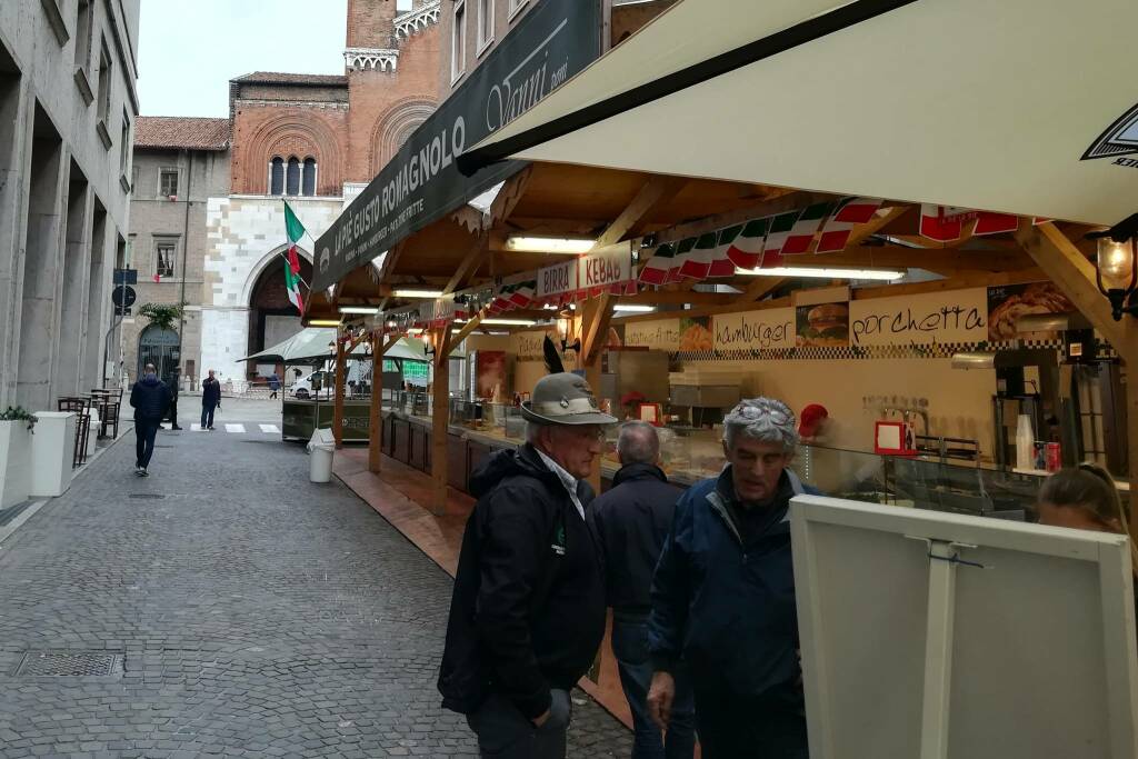 Preparativi raduno alpini a Piacenza 