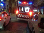 L'intervento dell'ambulanza in via Roma