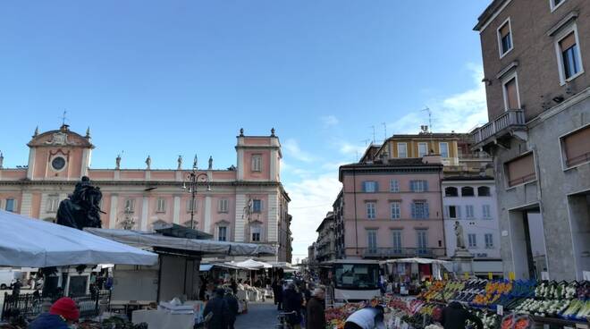 Il Mercato in Piazza Duomo e in Piazza Cavalli