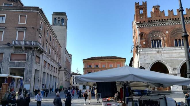 Il Mercato in Piazza Duomo e in Piazza Cavalli