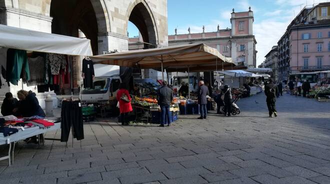 Il Mercato in Piazza Duomo e in Piazza Cavalli