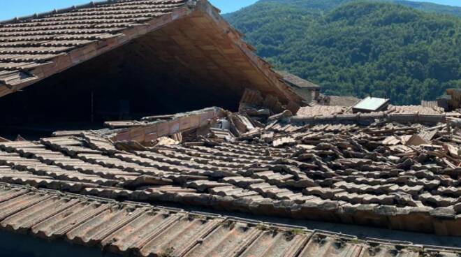 Crolla il tetto al Municipio di Travo