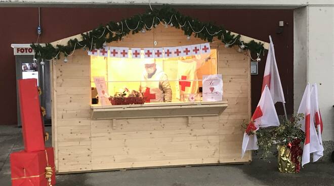 Lo stand di Croce Rossa al centro Gotico