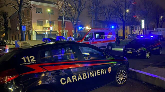 carabinieri notte in via Farnsiana