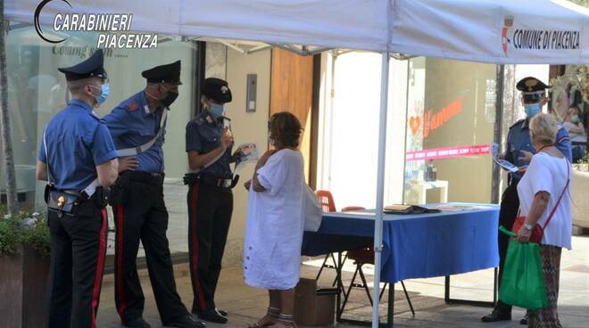 Stand anti-truffe carabinieri Piazza Cavalli