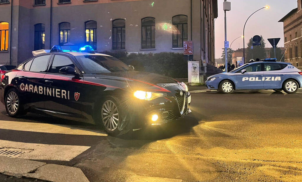 Lite in centro polizia e carabinieri