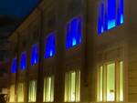 Palazzo Xnl illuminato di blu e giallo per solidarietà all'Ucraina