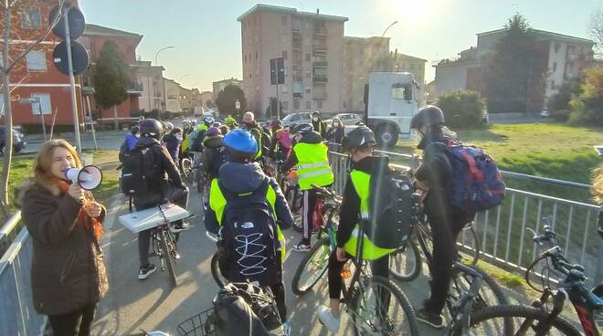 Alunni Calvino a scuola in bici