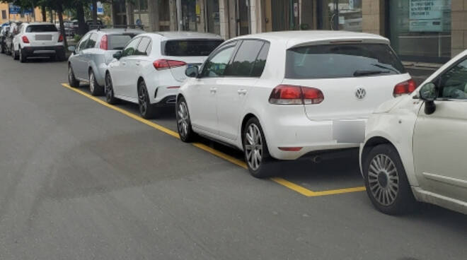 Parcheggio selvaggio a Barriera Milano