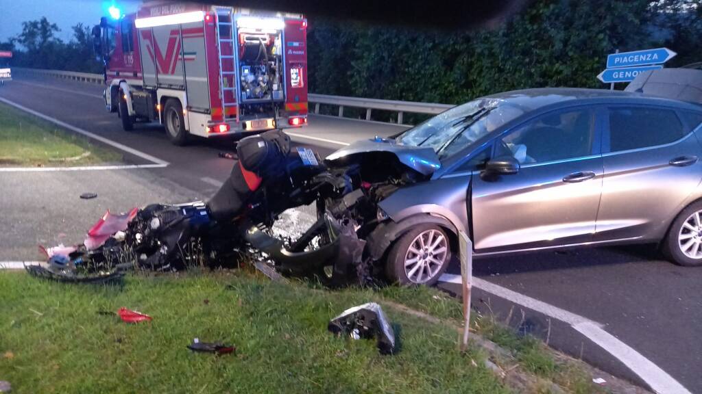 Violento Scontro Tra Auto E Moto A Bellaria Di Rivergaro Centauro Grave Piacenzasera It