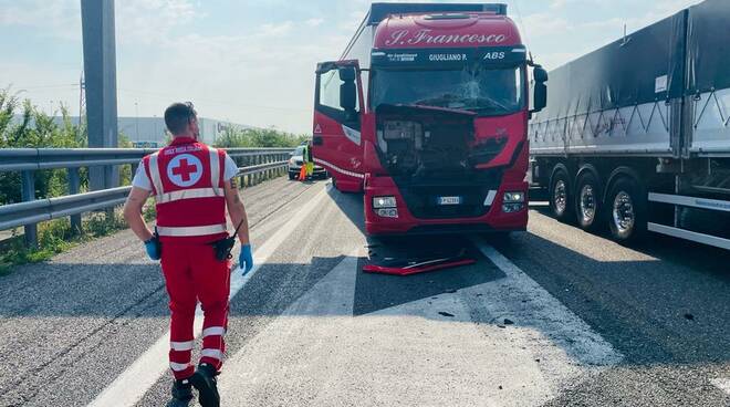 tamponamento A21 mezzi pesanti