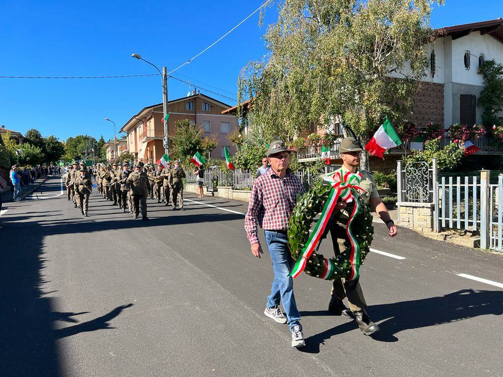 La sfilata degli alpini alla festa granda