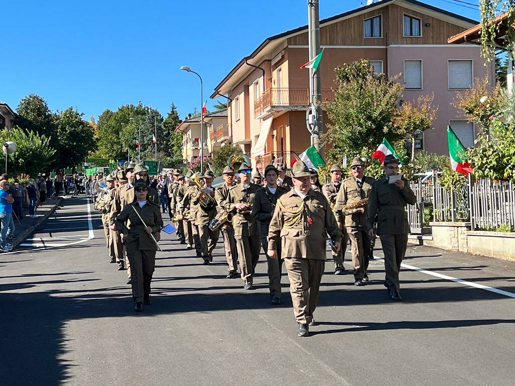 La sfilata degli alpini alla festa granda