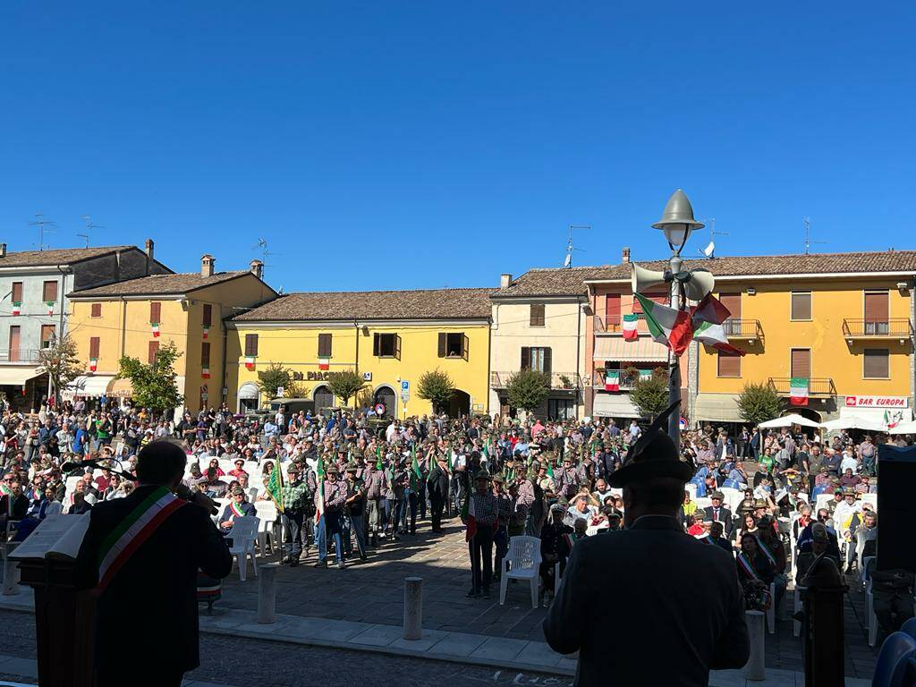 La sfilata degli alpini alla festa granda