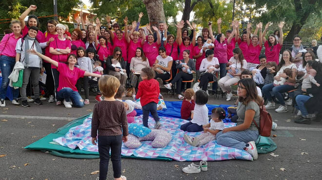 Flash mob allattamento 