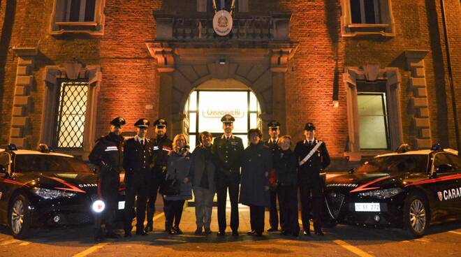 Caserma carabinieri arancione giornata contro la violenza sulle donne