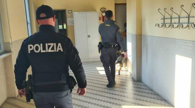 controlli polizia scuola Casali