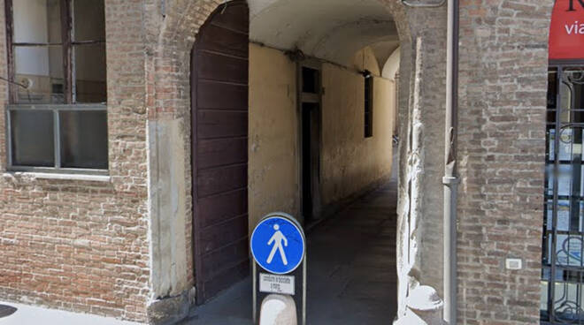 Bagni pubblici piazza Mercanti