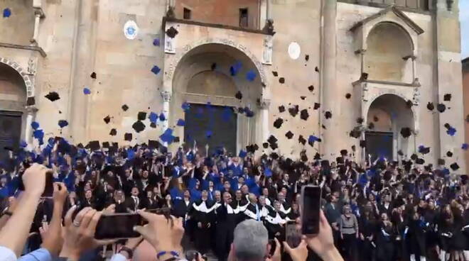 La festa di laurea in Duomo della Cattolica