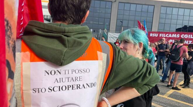 sciopero Amazon manifestazione