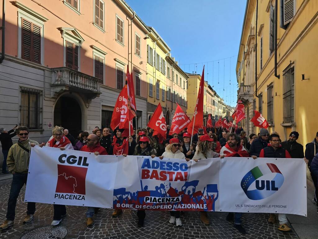 Sciopero in piazza Cgil e Uil