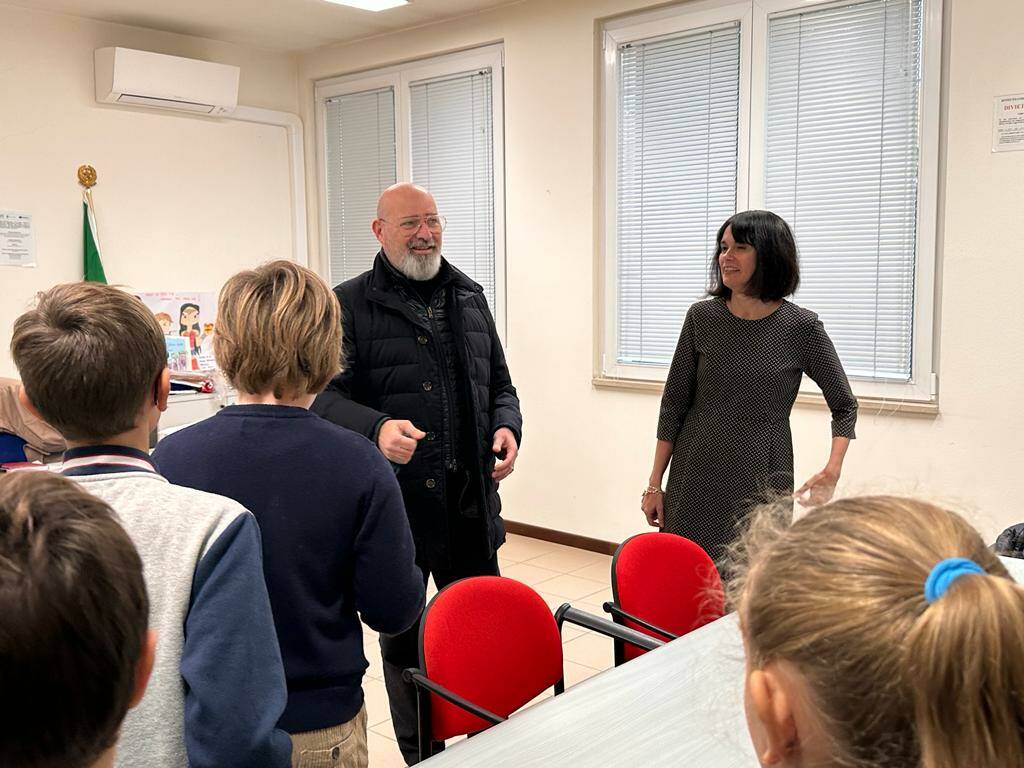 Stefano Bonaccini in visita all'istituto comprensivo "Parini" di Podenzano