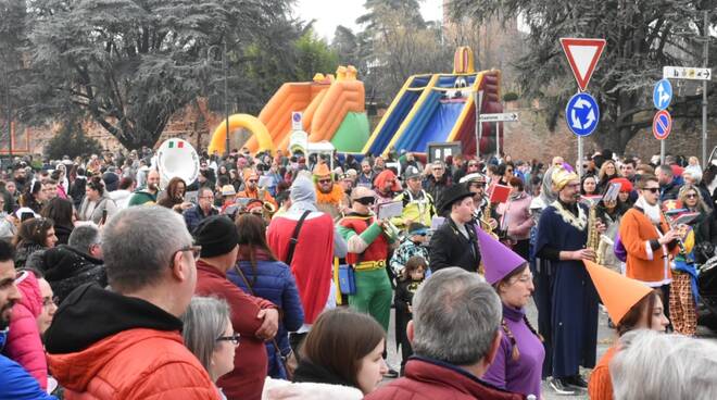 Festa in maschera, giochi, musica, pignatte e merenda per tutti: questo è  il Carnevale di Soprana 