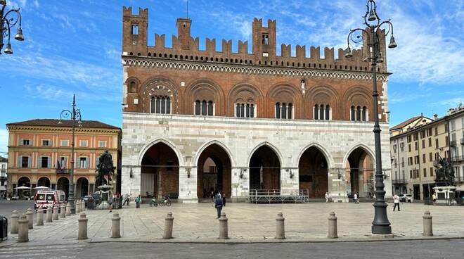 piazza cavalli palazzo gotico