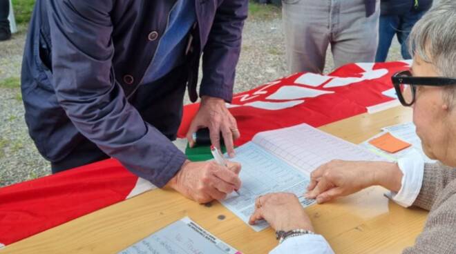 Bersani firma referendum Cgil