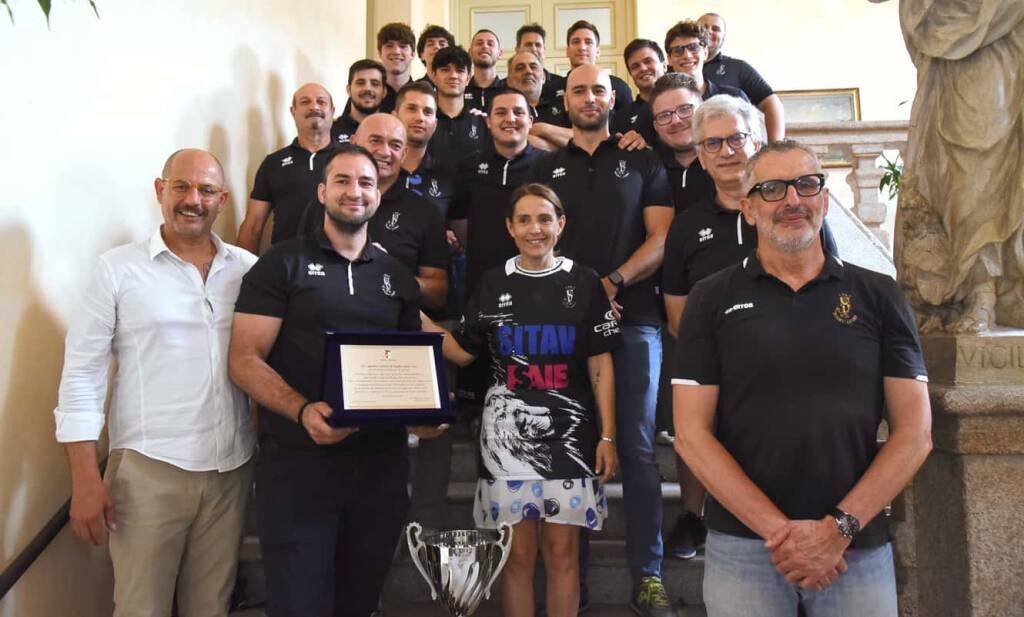 In Municipio i portacolori di Pallanuoto Piacenza e squadra cadetta dei Rugby Lyons (foto Del Papa)