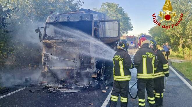 Incendio camion San Protaso