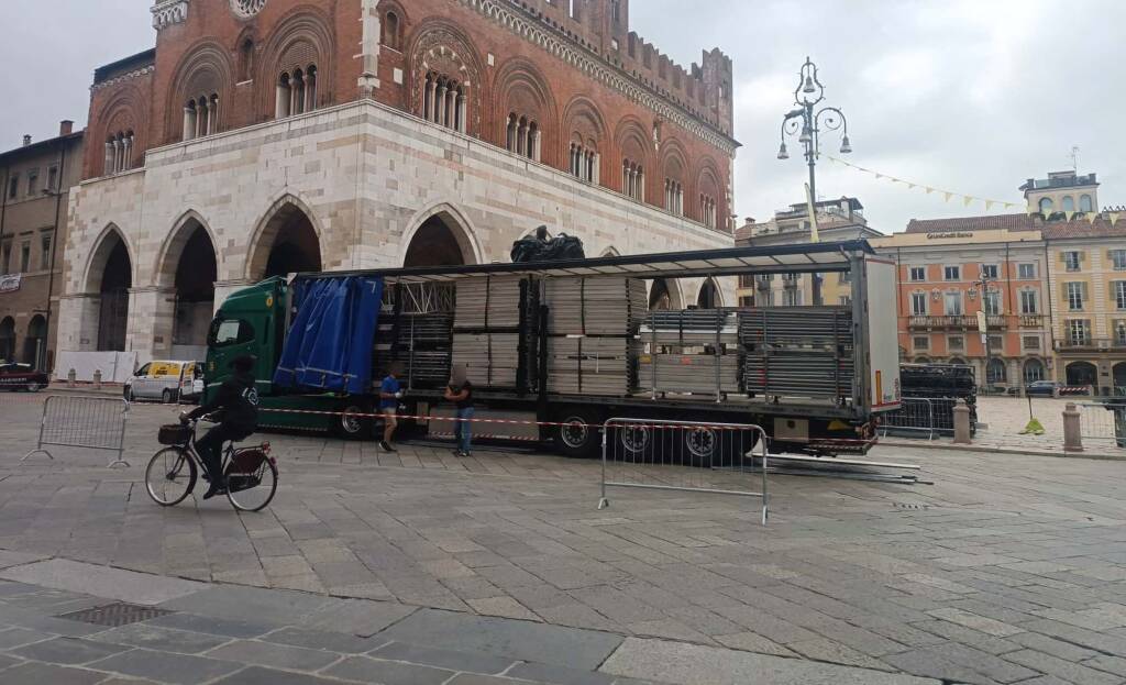 Preparativi Radio Bruno in Piazza